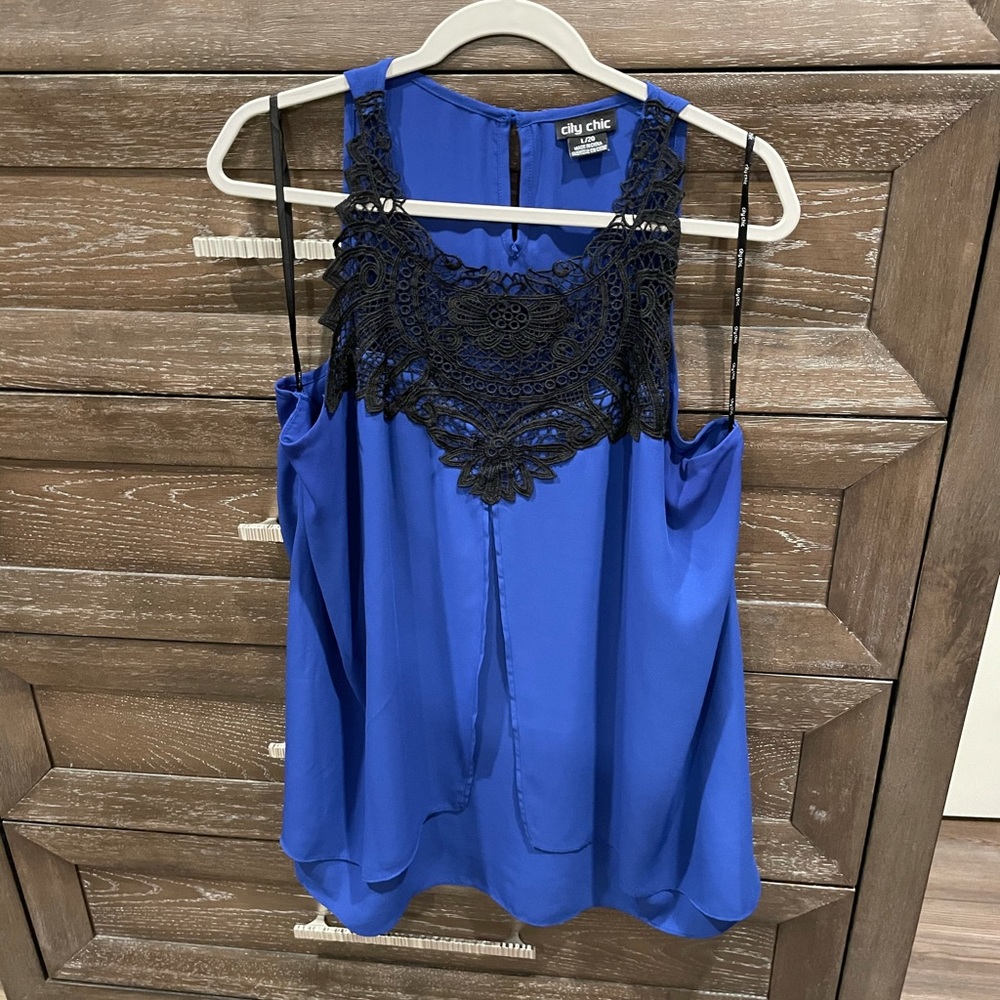 Lace sleeveless shirt